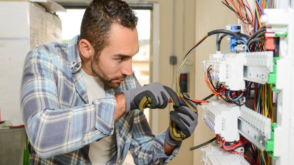 Professional electricians Services Dubai - Residential electricians Dubai - Home electrical installations - Panel installation